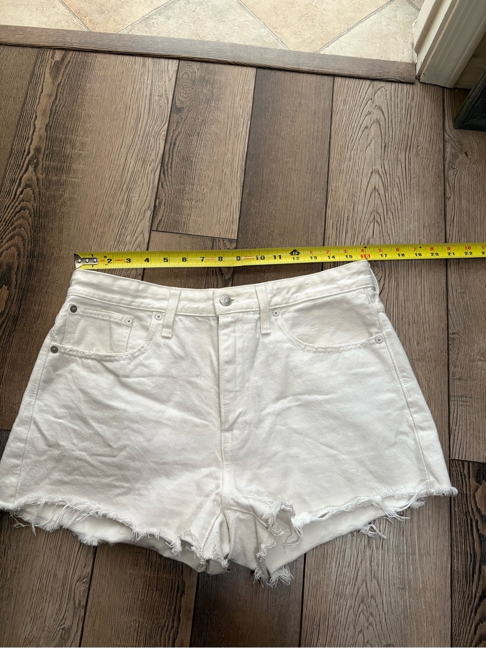 Madewell Relaxed Mid Rise Denim Shorts White Wash Size 29 Raw Hem
